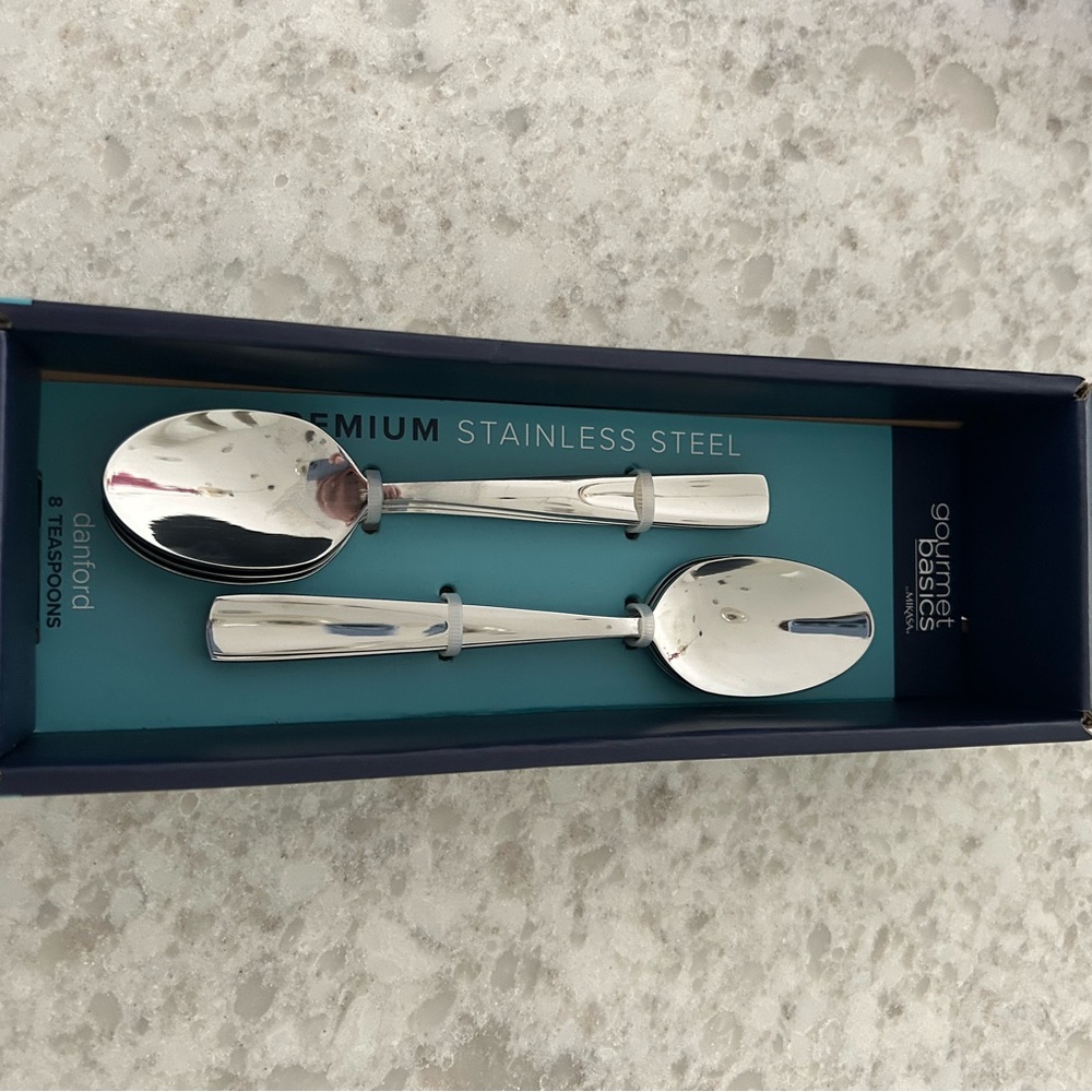 “New” Mikasa Gourmet Basics set of 8 teaspoons